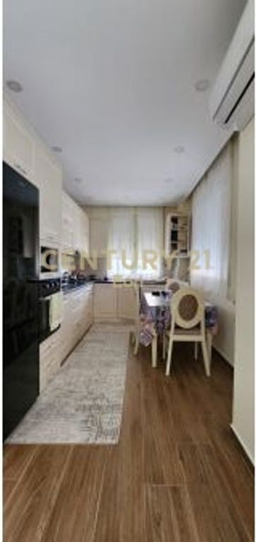 SHITET APARTAMENT 2+1 TE RRUGA E RE E PORTIT