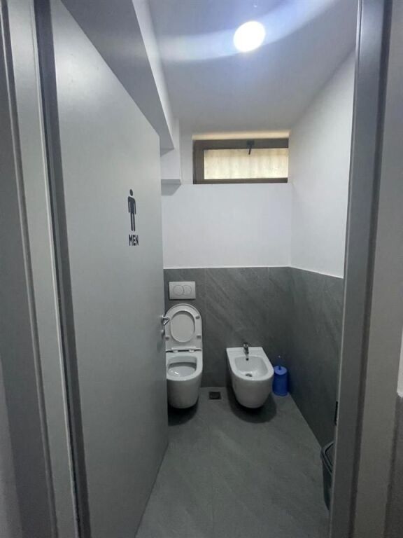 LOCALE IN AFFITTO PAZARI I RI