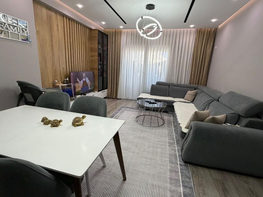 Apartament 2+1 me qira tek Ish Parku prane Kontaktit