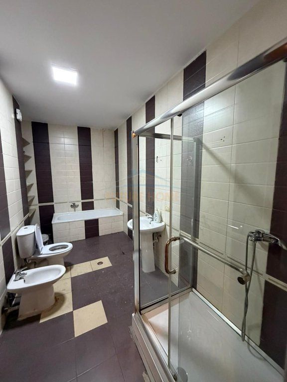 Shitet apartament 2+1+2 Rruga e Kavajes