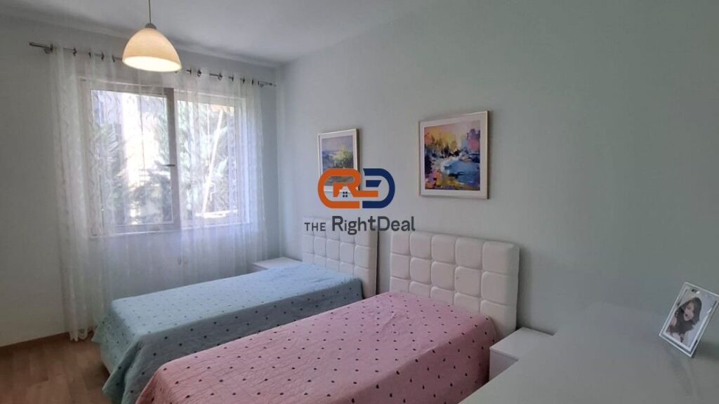 Tek Liqeni I Thate, Jepet Me Qira Apartament 2+1+Post Parkimi, I Mobiluar !!