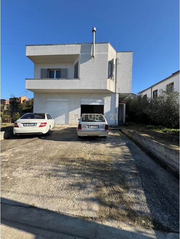 Villa for sale – Arapaj, Durrës Strategic location near the main road .