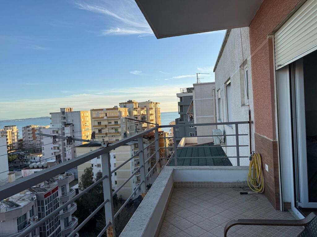 Shitet Apartament 2+1 tek rrota e kuqe ne durres