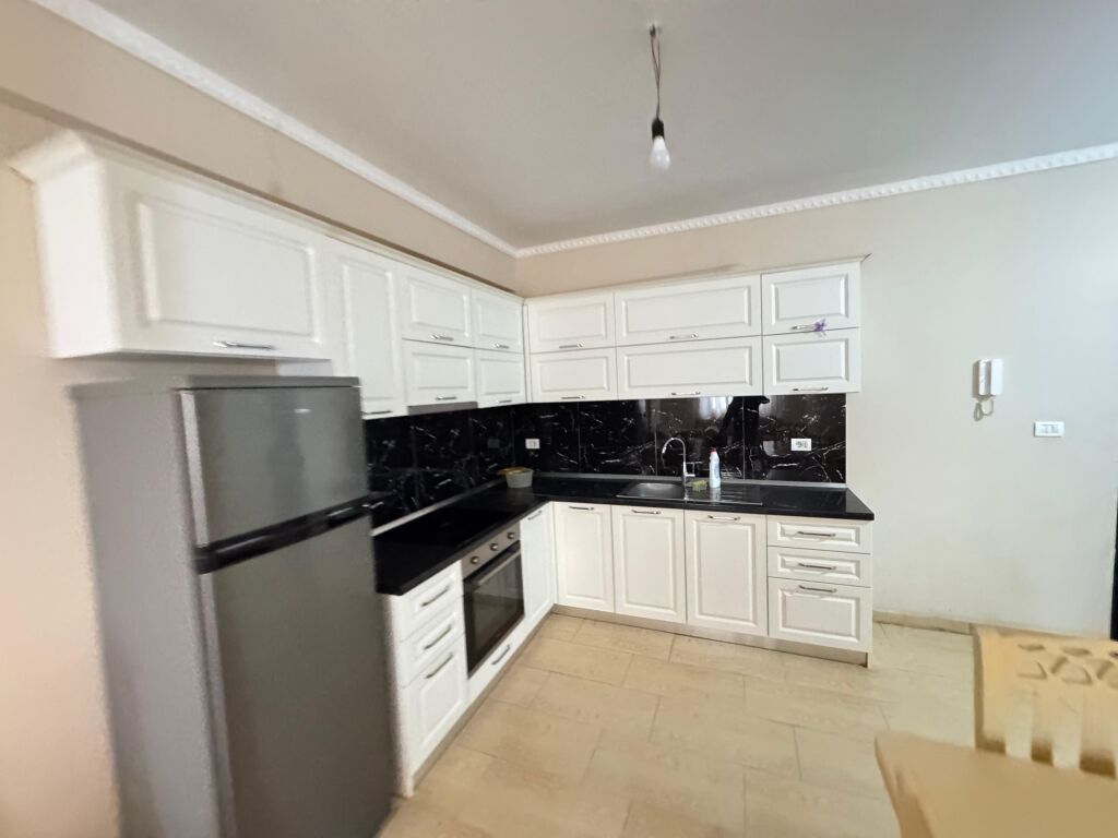 Apartament me qera 2+1 Afer tufines