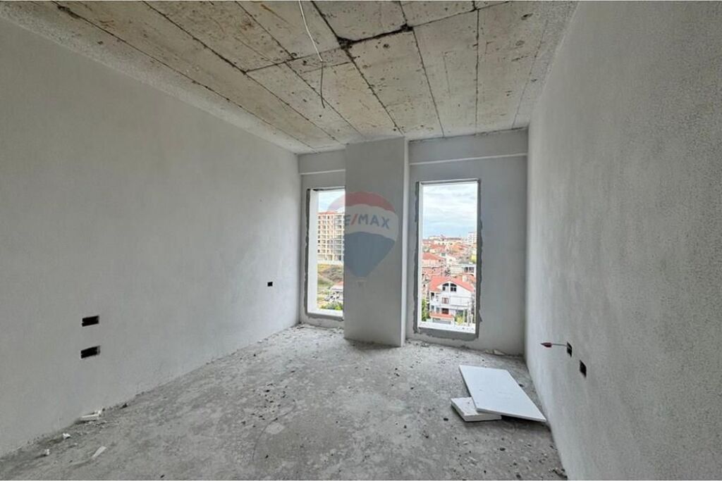 Shitet Apartament 3+1+2 në Porcelan