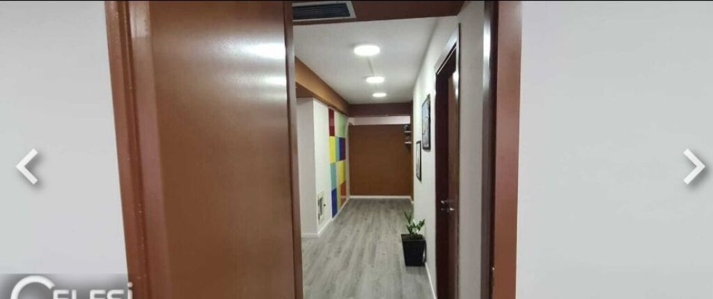 AMBJENT ME QERA - RR. SAMI FRASHERI, PERBALLE SHKOLLES PETRO NINI, BUZE RRUGE KRYESORE,