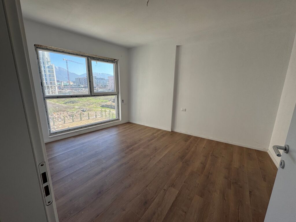 Shitet apartament 2+1+2 📍Rruga Jordan Misja afer Spak •Siperfaqja 111.7 m2 •Kati 2 me 2 ashensore •Cmimi 192.000 euro