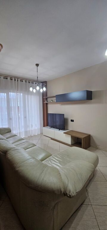 2+1.i mobiluar te nenkalimi i komunes,cmimi 600 euro