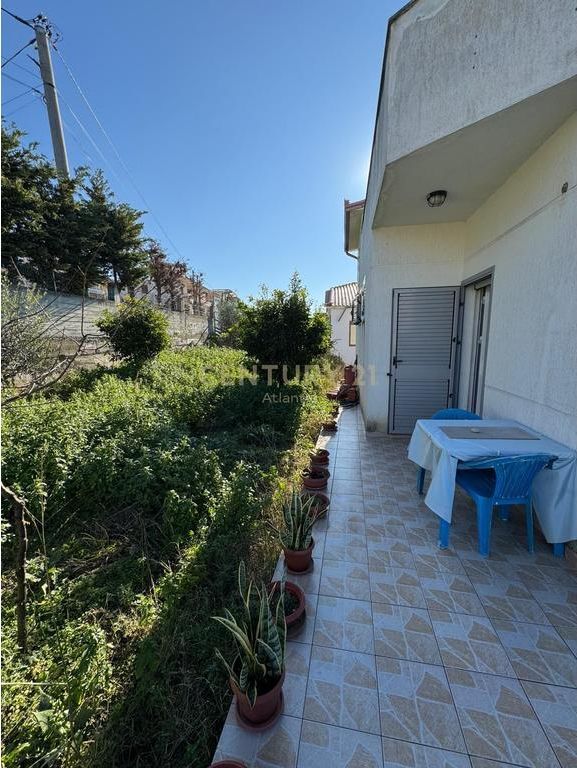 Villa for sale – Arapaj, Durrës Strategic location near the main road .