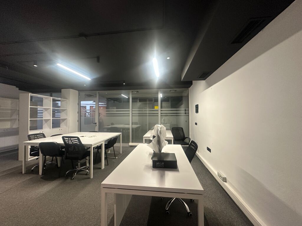 Office Apartment Open Space for Rent in Pazari I Ri