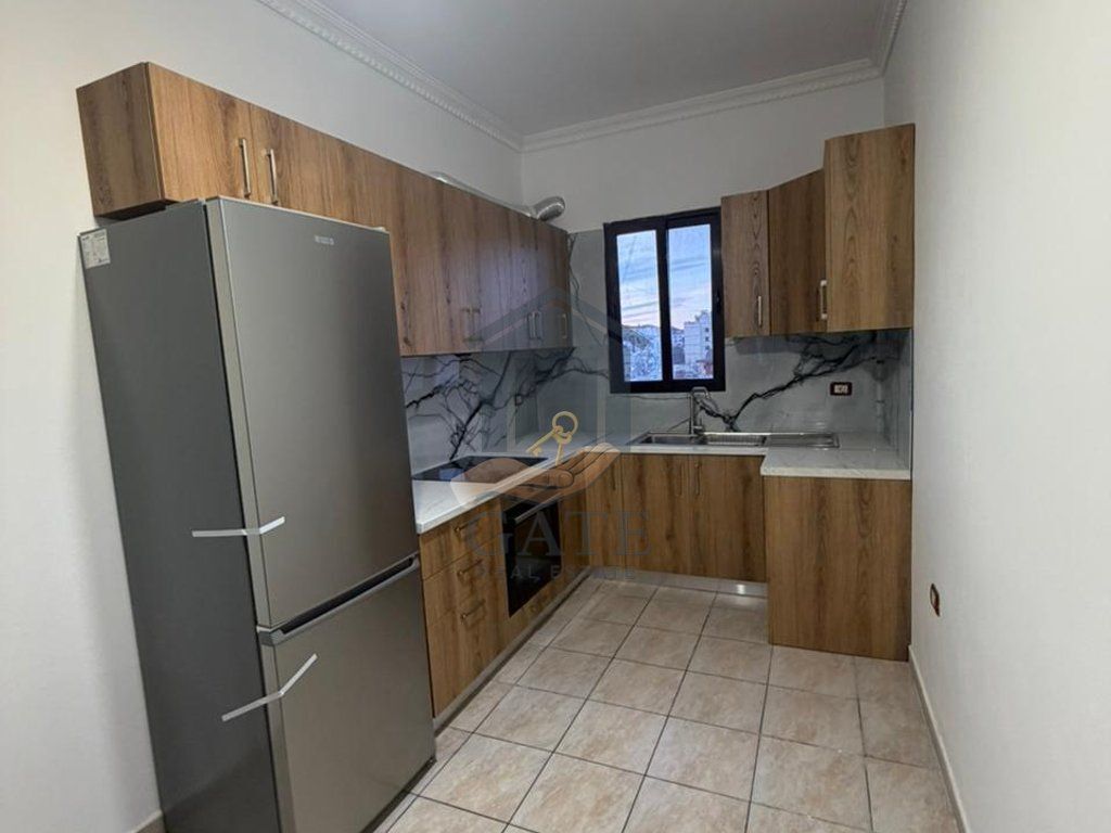 Jepet me qira apartament elegant 2+1 në zonën shumë të kërkuar pranë ish-URT Durres.