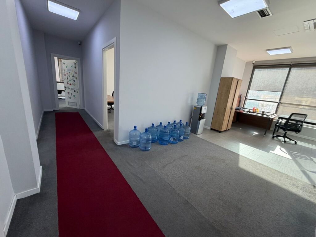 Jepet ambjent per zyra 400 m2 te Shkolla e Kuqe