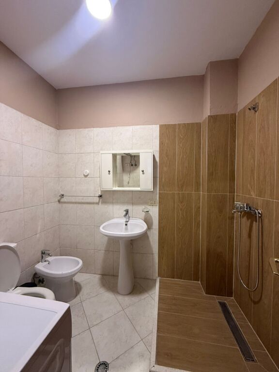 Apartament 3+1+2 për Qera – Bulevardi i Ri / Stacioni i Trenit