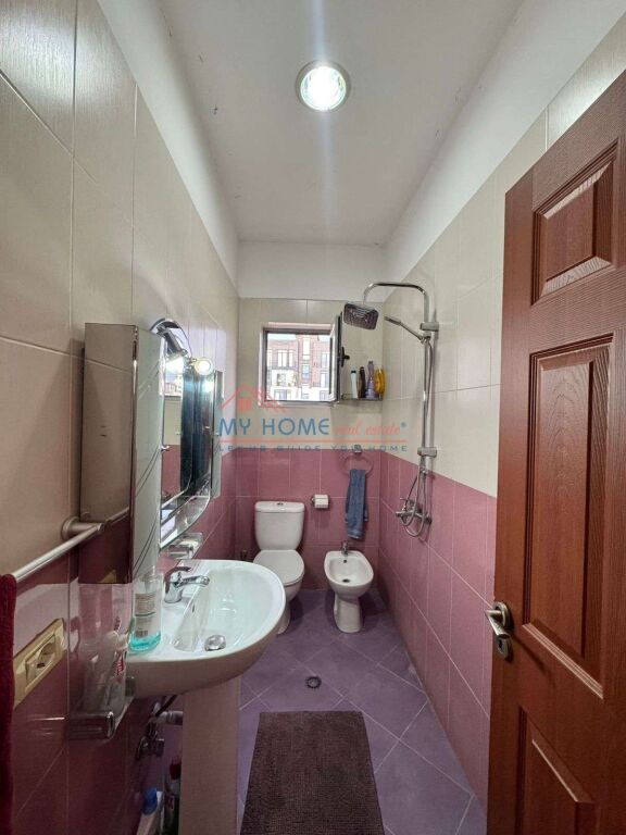 Appartamento 3+1 in vendita vicino al ex Mercato Elettrico Tirana