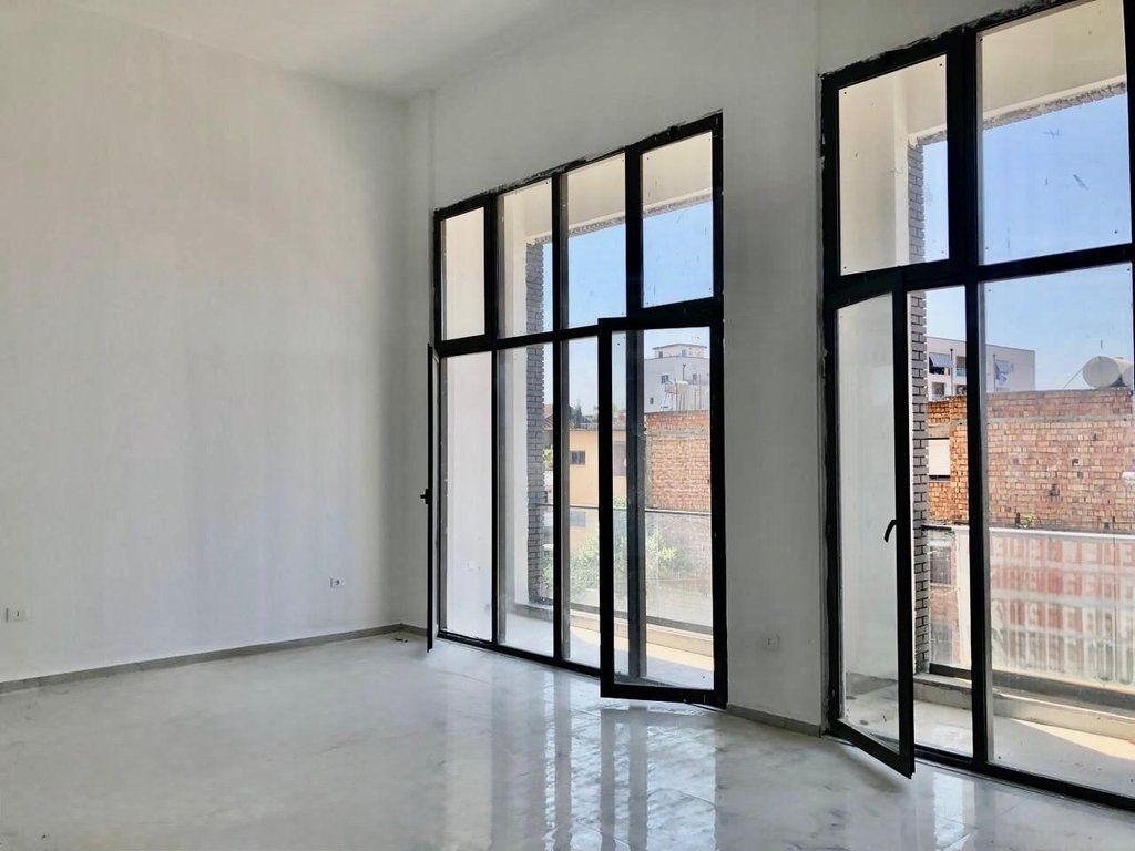 LOCALE COMMERCIALE IN AFFITTO A FRESK