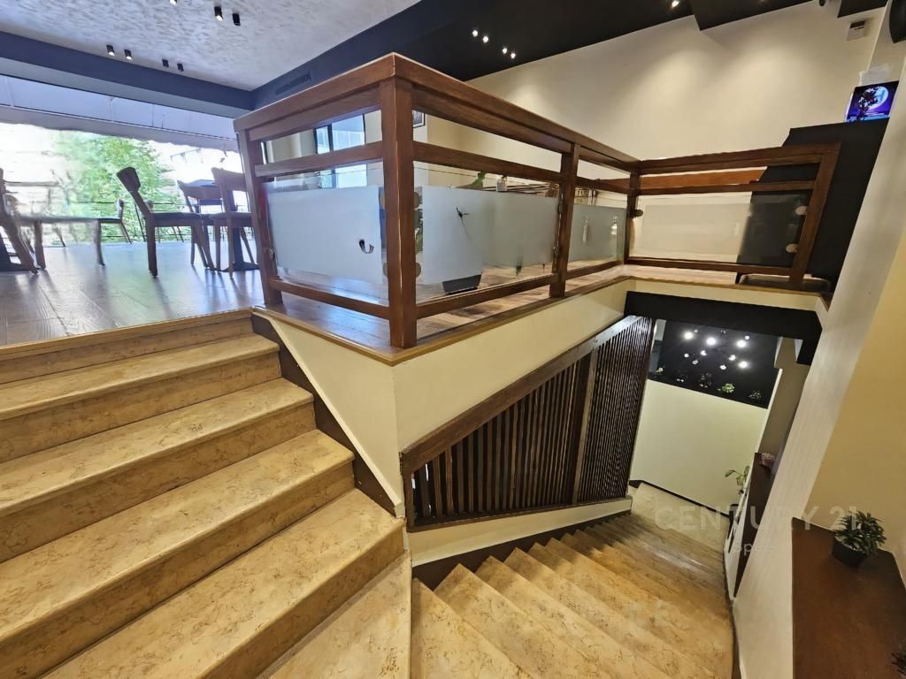 We sell commercial premises near 21 Dhjetori