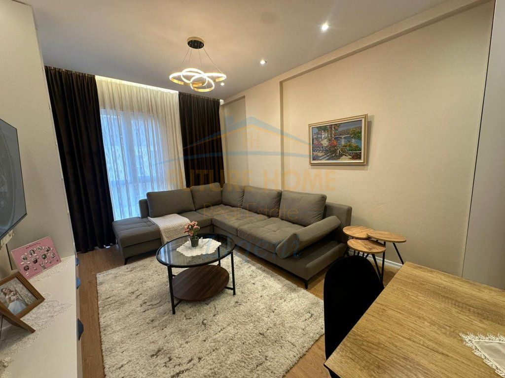 Qera, Apartament 2+1+2 Poste Parkimi,Univers City, QTU.