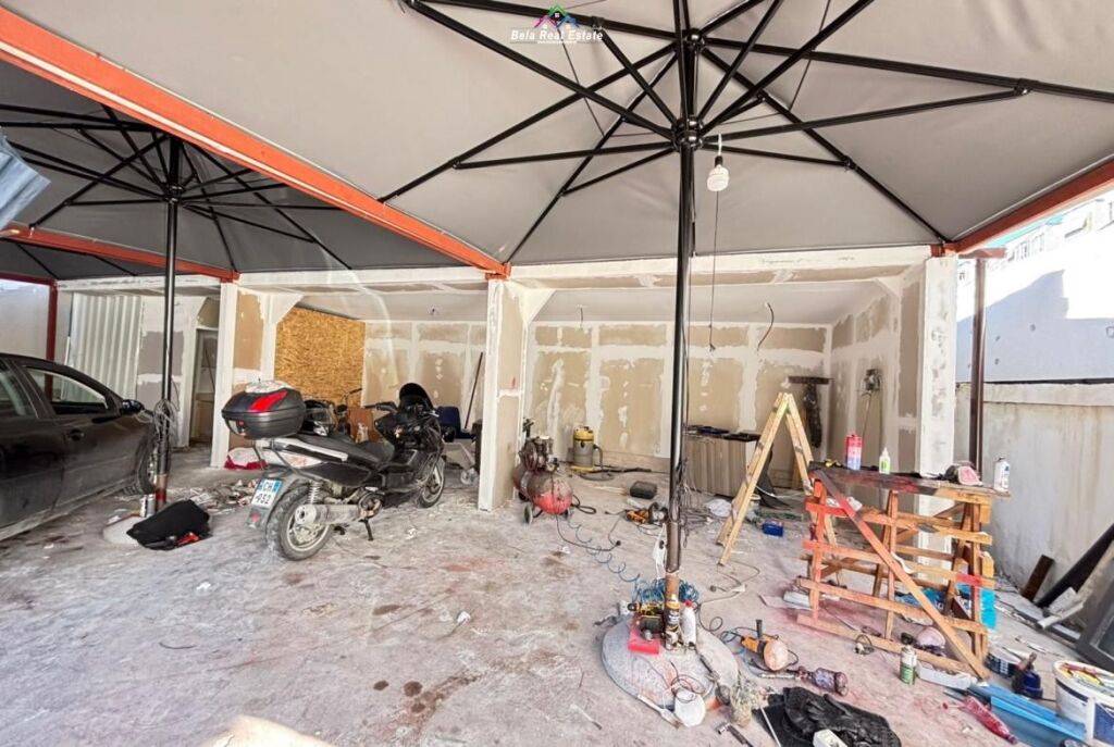 Lokal\Ambjent Biznesi Me Qera Tek Komuna E Parisit (ID BL2173) Tirane