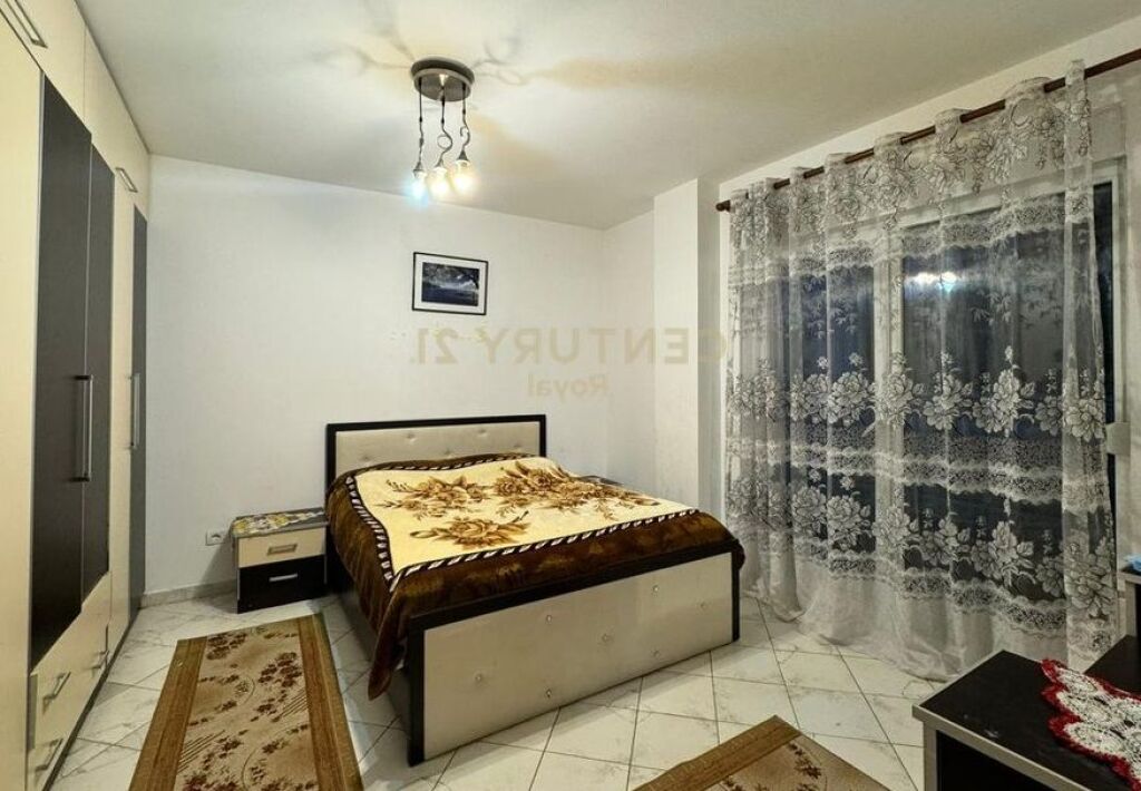 Jepet me qera 2+1 tek Liqeni i Thate