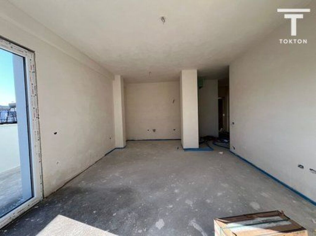 SHITET APARTAMENT 2+1+2+ VERANDE, ALI DEMI, TIRANE