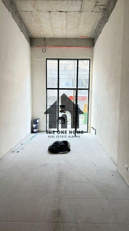 Business Premises for Rent - Pazari Ri. Area 31m2