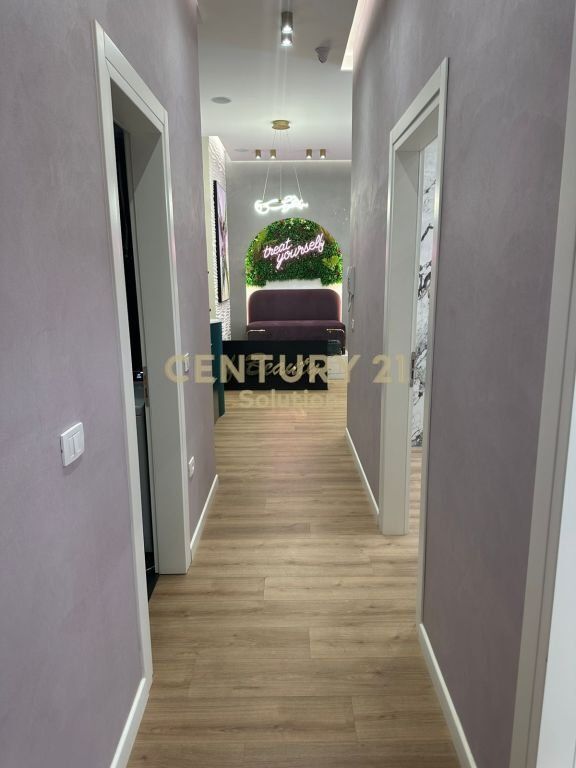 JEPET ME QERA PARUKERI NE KOMUN TE PARISIT