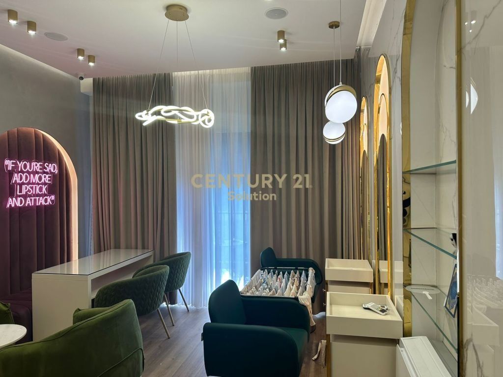 JEPET ME QERA PARUKERI NE KOMUN TE PARISIT