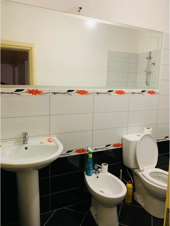 Vile 2-kateshe me qera, ne Porto Romano