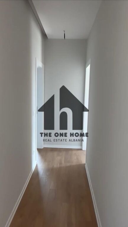 Ambient Zyre Qera - Myslym Shyre / Top Location (rr kryesore)