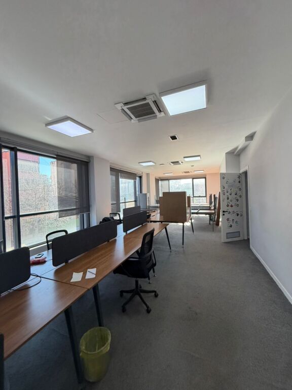 Jepet ambjent per zyra 400 m2 te Shkolla e Kuqe