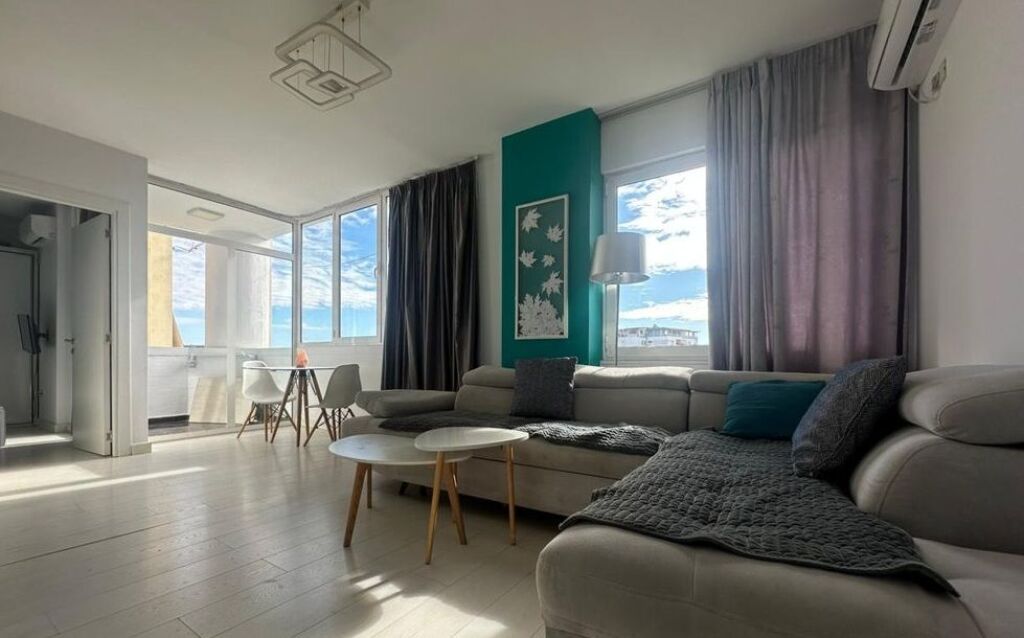 1+1 apartment for sale near the Train Station