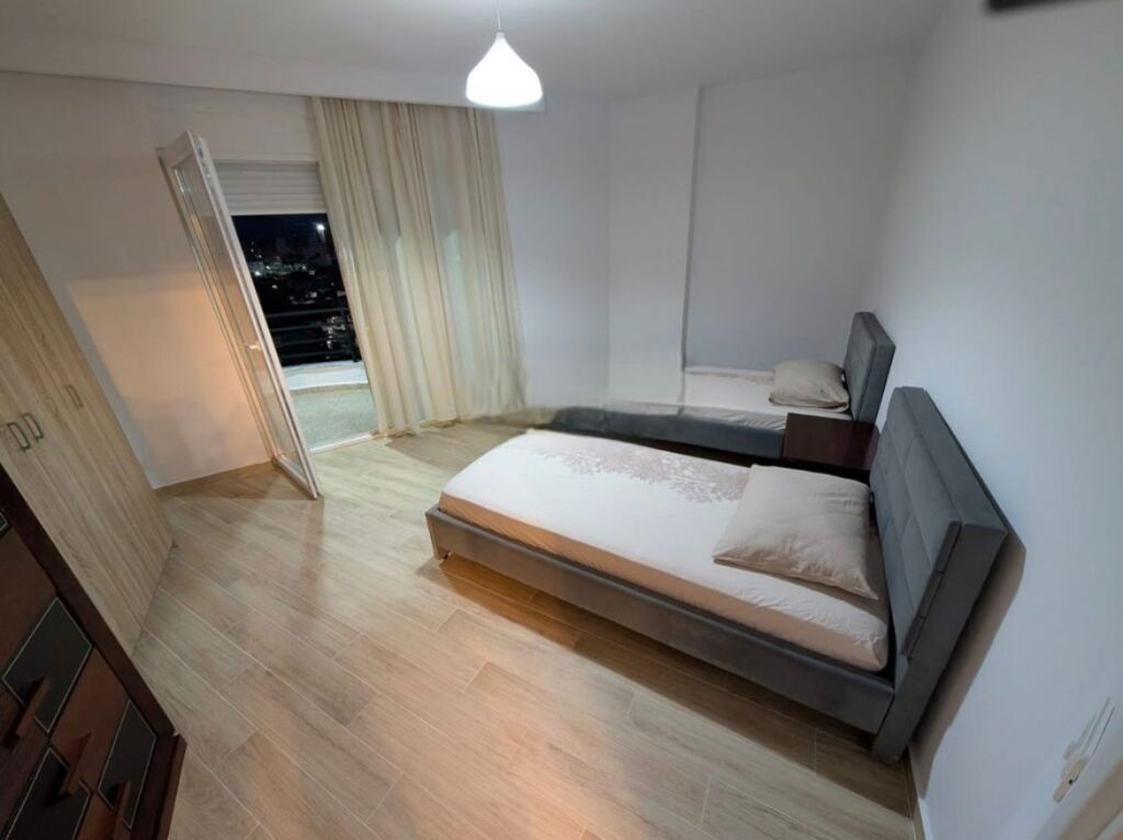 Appartamento 2+1 con posto auto in affitto vicino alla scuola Qazim Turdiu a Don Bosko.