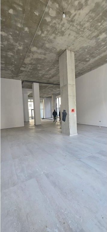 LOCALE COMMERCIALE IN VENDITA 200M2 SULLA STRADA PRINCIPALE, IN CENTRO