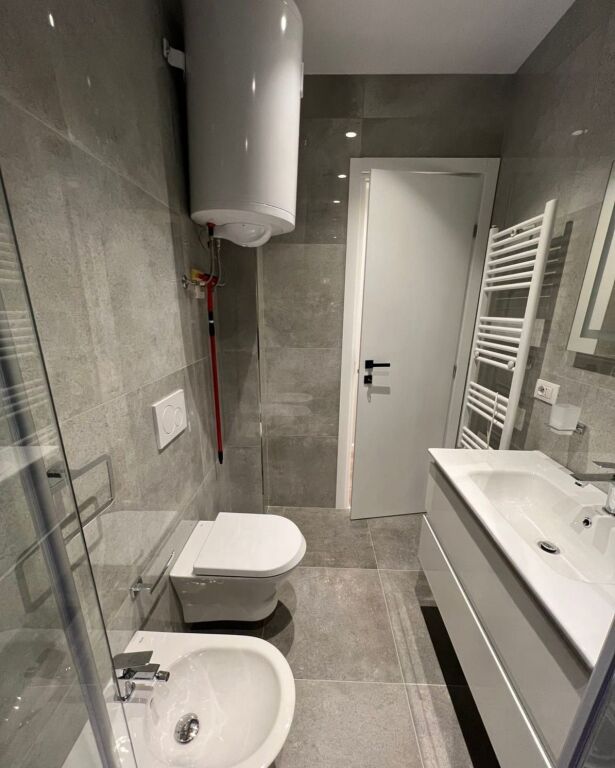 2+1,i mobiluar luks,te fushe e aviacionit,cmimi 700 euro