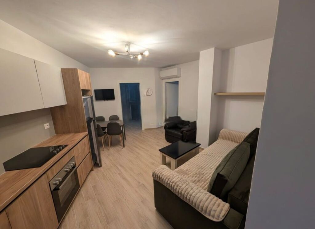 Appartamento 2+1 con posto auto in affitto vicino alla scuola Qazim Turdiu a Don Bosko.