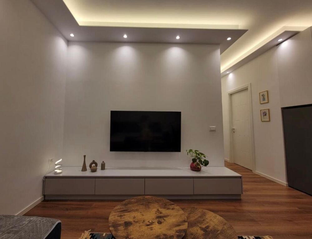 super apartament me qira tek rruga e Durresit