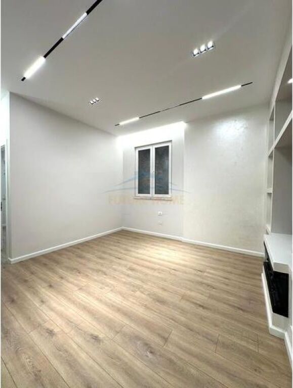 Shitet , Apartament 1+1 Unaza e re, Tirane