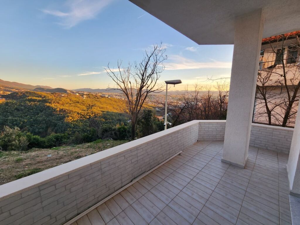 🏠 Jepet me Qera: Apt. 2+1+2 wc &amp; 1 Verand ( 📍Fresk - Muraga ) Sapo investuar || 100% e re ✨️ 500€ / Muaji 💶