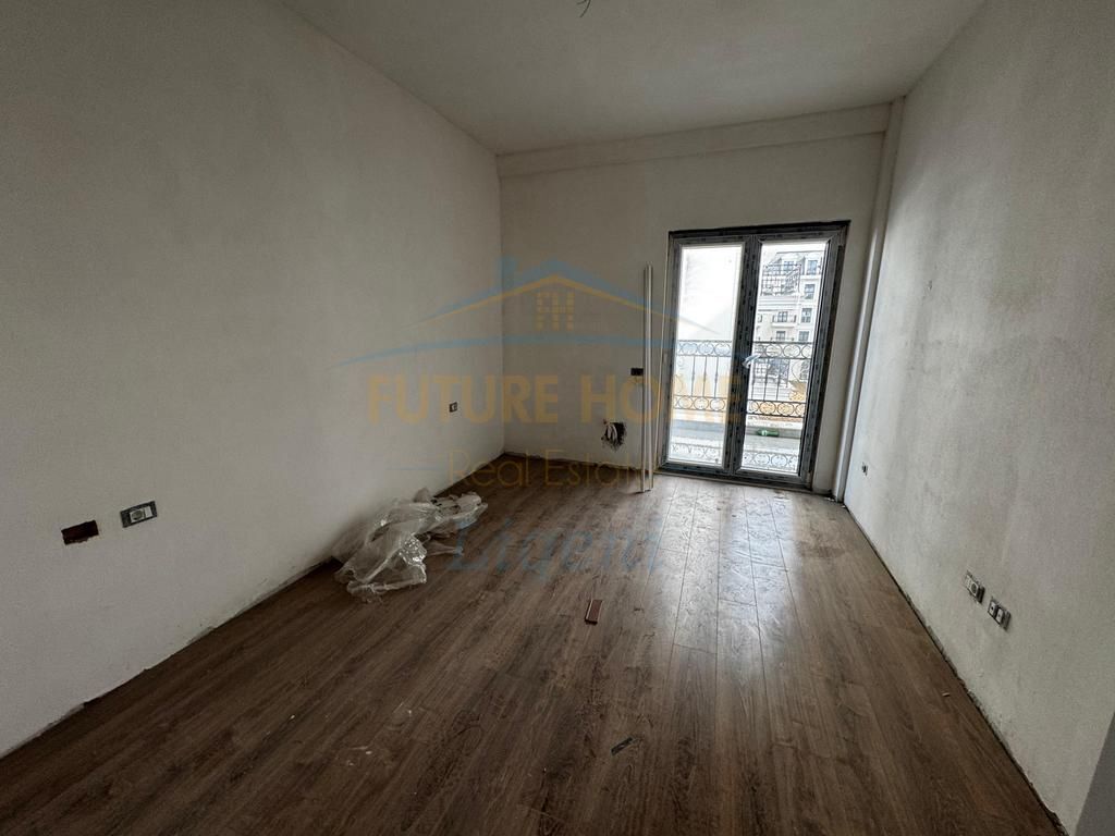 Shitet, Apartament 1+1, Sauk, Porta Tirana e Re, Tiranë.