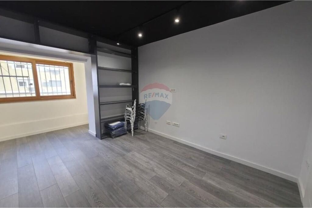 Locale per uffici in vendita a Tirana, nella zona del Centro