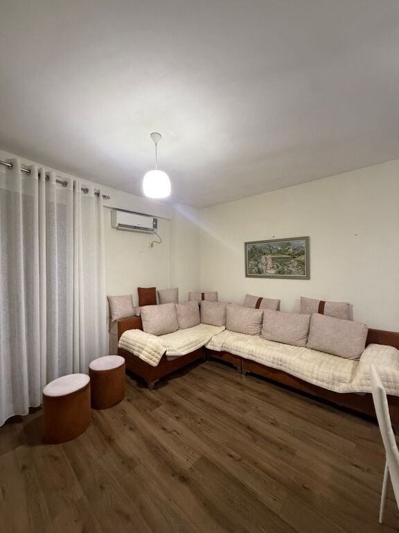 Appartamento in affitto 2+1+2 ad Astir .