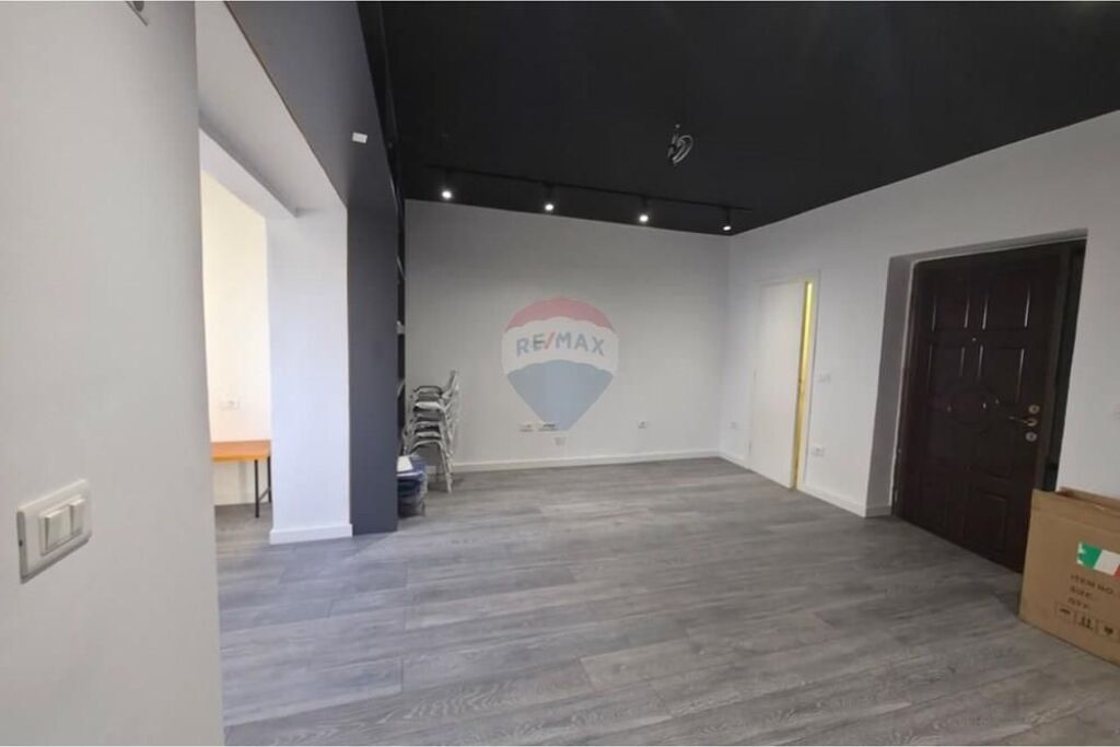 Locale per uffici in vendita a Tirana, nella zona del Centro