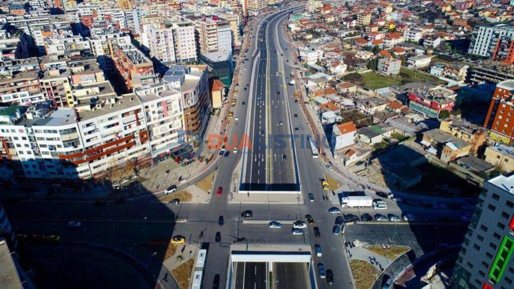 LOCALE IN AFFITTO A UNAZA E RE SUPERFICIE 450 M2 !