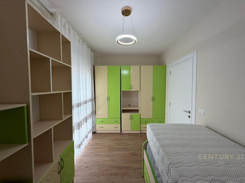 APARTAMENT 2+1+2 NE LAPRAK PER SHITJE