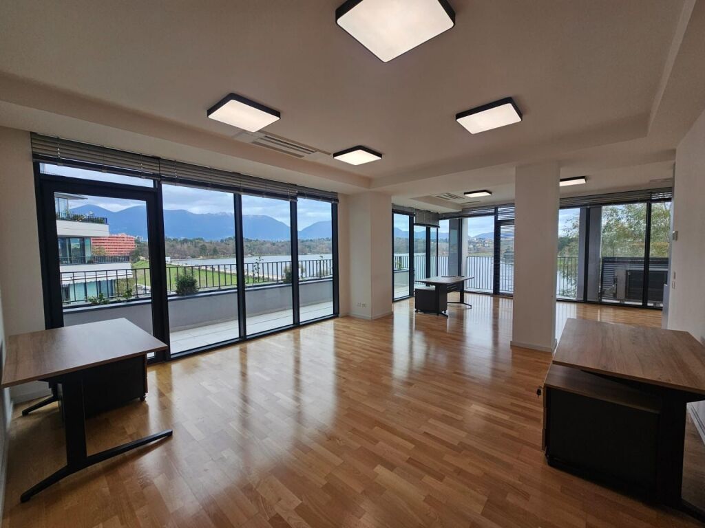 Lake View, Japim zyre per qira