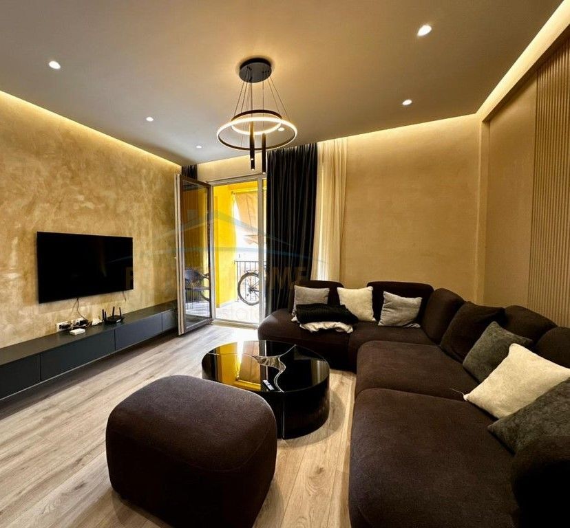 Shitet,Apartament 2+1+2+Post Parkimi , Kompleksi Grand Gallery