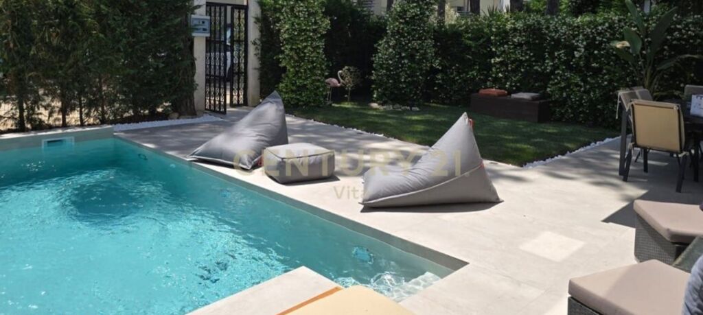 ✨ Vilë luksoze me pishinë për shitje