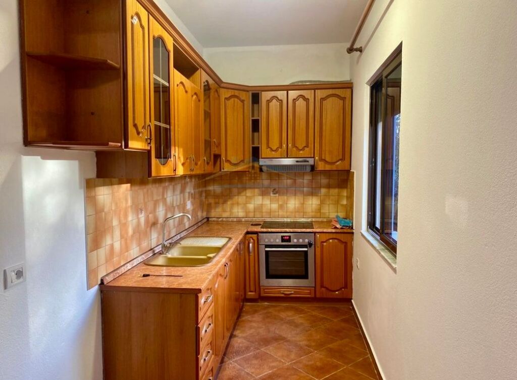 Qera, Shtepi Private, Laprake.