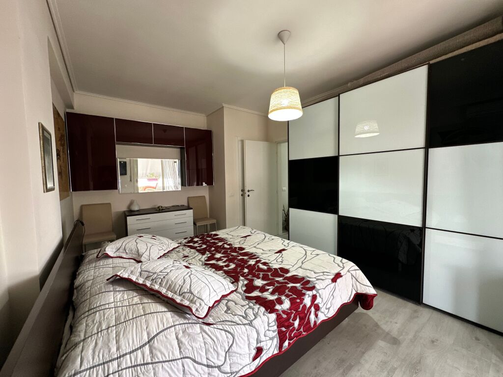 Apartament 2+1+2 për shitje në Lungomare Vij e Pare ,Pamje anësore nga Deti. 2160€ m2