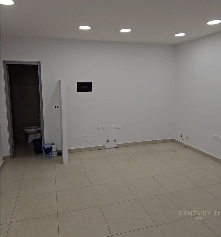 COMMERCIAL SPACE ON ELBASAN STREET